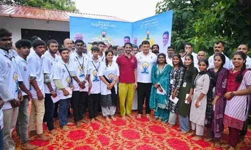 ‘ಯೋಗ ವಿದ್ ಯೋಧ’ ಕಾರ್ಯಕ್ರಮ; ಪ್ರತಿಭಾವಂತ ವಿದ್ಯಾರ್ಥಿಗಳಿಗೆ ಸ್ಕಾಲರ್‌ಶಿಪ್ ವಿತರಣೆ