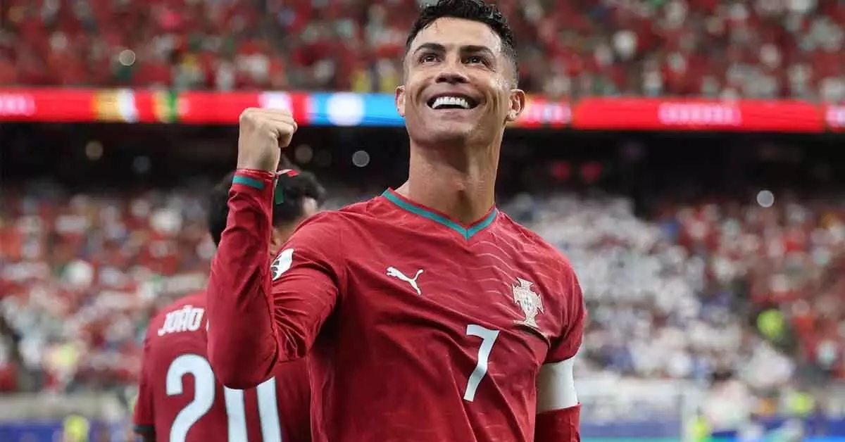 FIFA 2026| ಐತಿಹಾಸಿಕ ಅವಳಿ ಗೋಲು: 60 ವರ್ಷದ ದಾಖಲೆ ಮುರಿದ ರೊನಾಲ್ಡೊ FIFA 2026| ಐತಿಹಾಸಿಕ ಅವಳಿ ಗೋಲು: 60 ವರ್ಷದ ದಾಖಲೆ ಮುರಿದ ರೊನಾಲ್ಡೊ