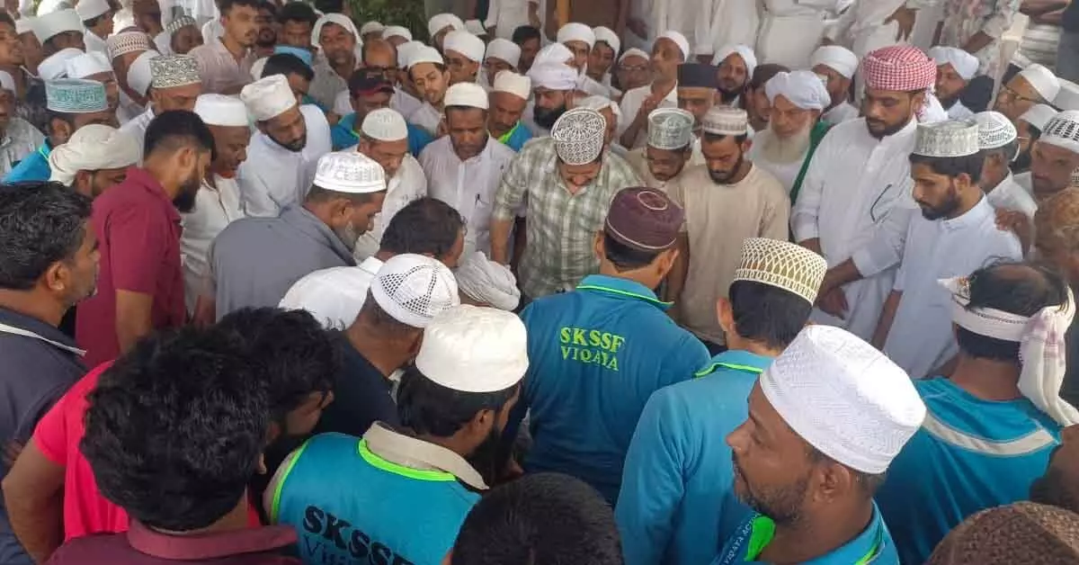 ಕಾಶಿಪಟ್ಣದಲ್ಲಿ ಖಾಝಿ ತ್ವಾಕಾ ಉಸ್ತಾದ್ರ ಅಂತ್ಯಕ್ರಿಯೆ ಕಾಶಿಪಟ್ಣದಲ್ಲಿ ಖಾಝಿ ತ್ವಾಕಾ ಉಸ್ತಾದ್ರ ಅಂತ್ಯಕ್ರಿಯೆ