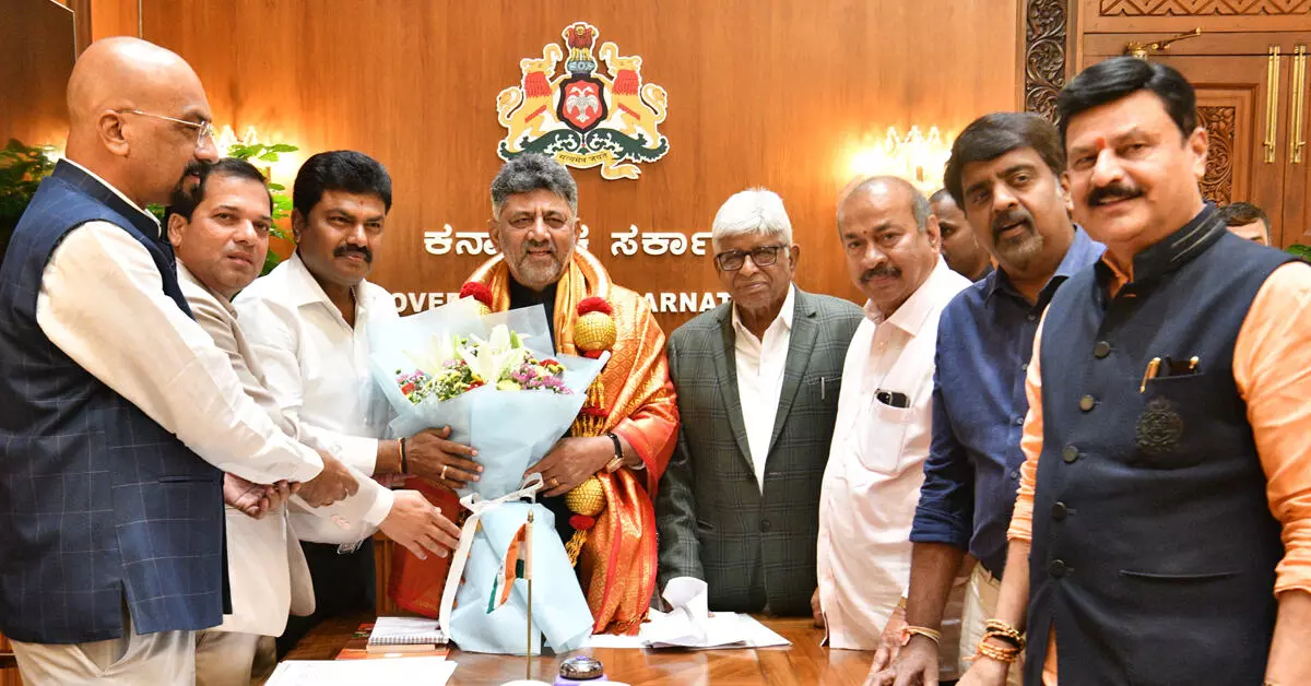 ಸಿಎಂ ಡಿ.ಕೆ.ಶಿವಕುಮಾರ್ಗೆ ಮನವಿ ಸಲ್ಲಿಸಿದ ಬಿ.ವೈ.ರಾಘವೇಂದ್ರ ನೇತೃತ್ವದ ನಿಯೋಗ; ಶಿವಮೊಗ್ಗದಲ್ಲಿ ಹೈಕೋರ್ಟ್ ಸಂಚಾರ ಪೀಠ ಸ್ಥಾಪನೆಗೆ ಆಗ್ರಹ ಸಿಎಂ ಡಿ.ಕೆ.ಶಿವಕುಮಾರ್ಗೆ ಮನವಿ ಸಲ್ಲಿಸಿದ ಬಿ.ವೈ.ರಾಘವೇಂದ್ರ ನೇತೃತ್ವದ ನಿಯೋಗ; ಶಿವಮೊಗ್ಗದಲ್ಲಿ ಹೈಕೋರ್ಟ್ ಸಂಚಾರ ಪೀಠ ಸ್ಥಾಪನೆಗೆ ಆಗ್ರಹ