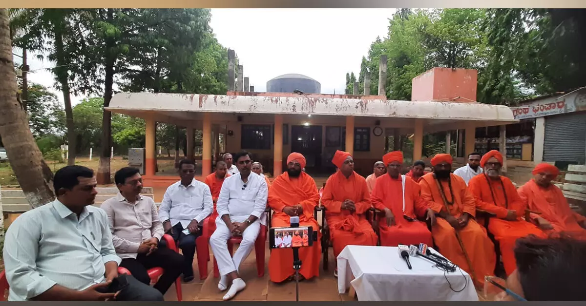 Basavakalyan | ಕನ್ನೇರಿ ಶ್ರೀಗಳ ಬಾಯಿಗೆ ಹೈಕೋರ್ಟ್ ಬೀಗ ಜಡಿಸಿದೆ: ಡಾ.ಬಸವಲಿಂಗ ಪಟ್ಟದೇವರು Basavakalyan | ಕನ್ನೇರಿ ಶ್ರೀಗಳ ಬಾಯಿಗೆ ಹೈಕೋರ್ಟ್ ಬೀಗ ಜಡಿಸಿದೆ: ಡಾ.ಬಸವಲಿಂಗ ಪಟ್ಟದೇವರು