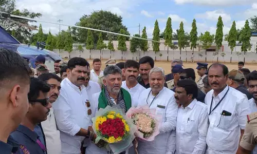 ತುಂಗಭದ್ರಾ  ಕ್ರಸ್ಟ್ ಗೇಟ್‌ ಲೋಕಾರ್ಪಣೆ| ಐಆರ್‌ಬಿ ಹೆಲಿಪ್ಯಾಡ್‌ಗೆ ಆಗಮಿಸಿದ ಸಿಎಂ ಡಿ.ಕೆ. ಶಿವಕುಮಾರ್