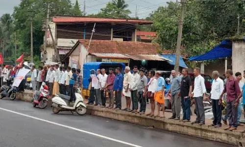 ಸರಕಾರಿ ಆಸ್ಪತ್ರೆಗಳ ಖಾಸಗೀಕರಣ ಕೈ ಬಿಡದಿದ್ದಲ್ಲಿ ಜನಪ್ರತಿನಿಧಿಗಳಿಗೆ ತಕ್ಕಪಾಠ ಕಲಿಸುತ್ತೇವೆ : ಮುನೀರ್ ಕಾಟಿಪಳ್ಳ ಎಚ್ಚರಿಕೆ