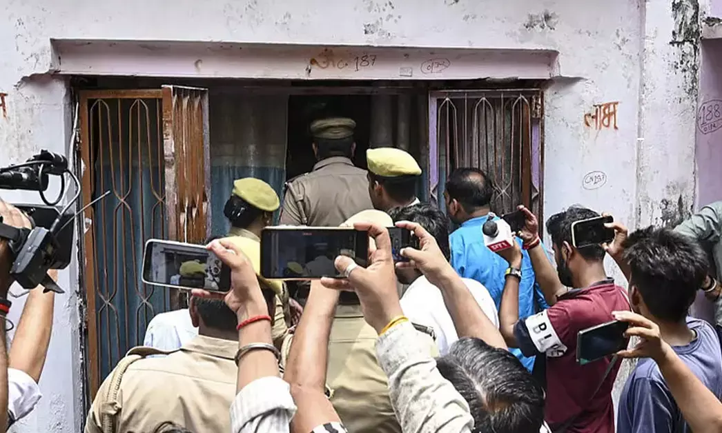 Ayodhya Ram Mandir ದೇಣಿಗೆ ದುರ್ಬಳಕೆ ಪ್ರಕರಣ | ಮತ್ತಷ್ಟು ಶೋಧ; ನಗದು, ಚಿನ್ನ, ವಿದೇಶಿ ನೋಟು ವಶ