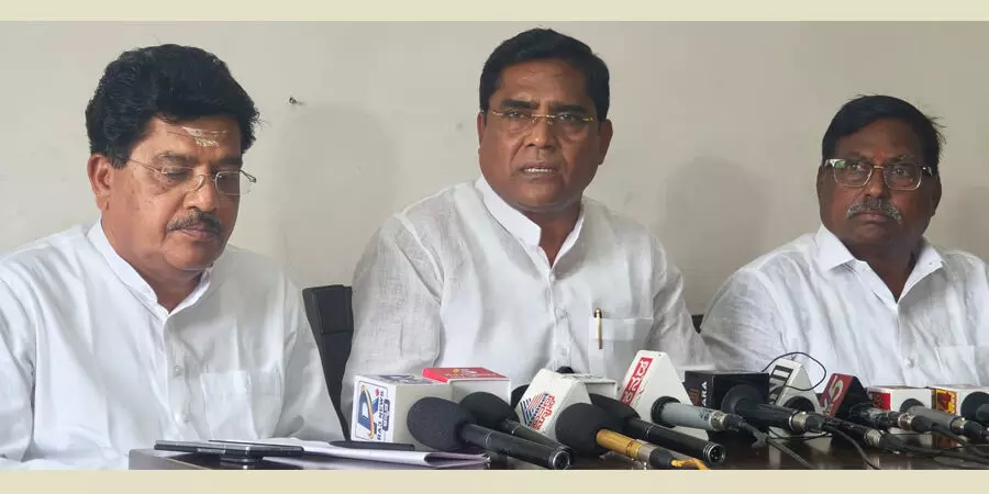 ನೀಟ್ ಪ್ರಶ್ನೆಪತ್ರಿಕೆ ಸೋರಿಕೆಯ ಹೊಣೆಯನ್ನು ಕೇಂದ್ರ ಸರಕಾರ ಹೊತ್ತುಕೊಳ್ಳಲಿ: ಜಗದೇವ ಗುತ್ತೇದಾರ ನೀಟ್ ಪ್ರಶ್ನೆಪತ್ರಿಕೆ ಸೋರಿಕೆಯ ಹೊಣೆಯನ್ನು ಕೇಂದ್ರ ಸರಕಾರ ಹೊತ್ತುಕೊಳ್ಳಲಿ: ಜಗದೇವ ಗುತ್ತೇದಾರ