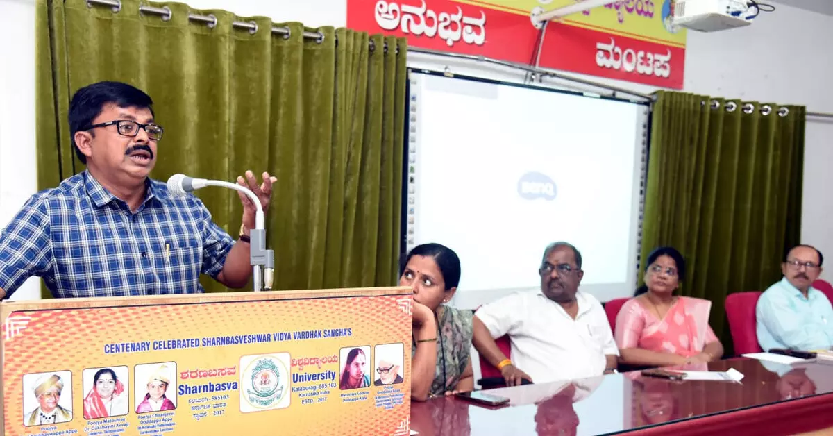 Kalaburagi | ಪತ್ರಿಕೋದ್ಯಮದಲ್ಲಿ ನೈತಿಕ ಮೌಲ್ಯಗಳ ಸಂರಕ್ಷಣೆ ಇಂದಿನ ಅಗತ್ಯ: ಶಿವರಂಜನ್ ಸತ್ಯಂಪೇಟೆ Kalaburagi | ಪತ್ರಿಕೋದ್ಯಮದಲ್ಲಿ ನೈತಿಕ ಮೌಲ್ಯಗಳ ಸಂರಕ್ಷಣೆ ಇಂದಿನ ಅಗತ್ಯ: ಶಿವರಂಜನ್ ಸತ್ಯಂಪೇಟೆ