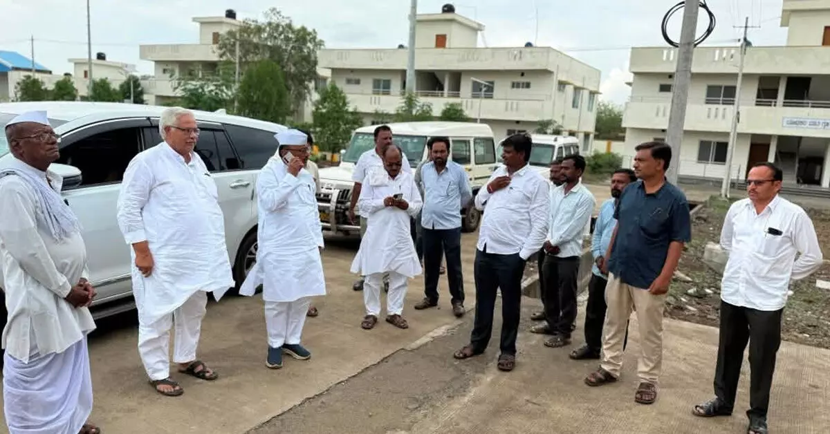 Aland | ಖಜೂರಿ ವಸತಿ ಶಾಲೆಯ ಕುಡಿಯುವ ನೀರಿನ ಸಮಸ್ಯೆಗೆ ಶೀಘ್ರ ಪರಿಹಾರ: ಶಾಸಕ ಬಿ.ಆರ್.ಪಾಟೀಲ್ Aland | ಖಜೂರಿ ವಸತಿ ಶಾಲೆಯ ಕುಡಿಯುವ ನೀರಿನ ಸಮಸ್ಯೆಗೆ ಶೀಘ್ರ ಪರಿಹಾರ: ಶಾಸಕ ಬಿ.ಆರ್.ಪಾಟೀಲ್