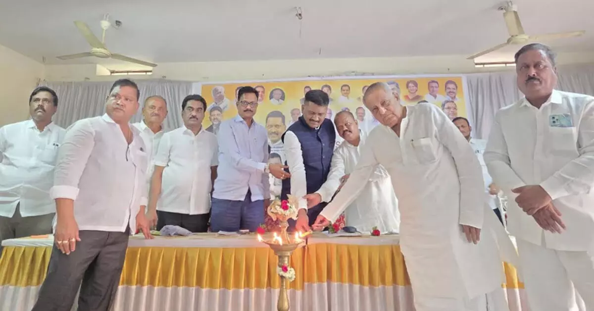 Ballari | ಎಸ್ಐಆರ್ ಕುರಿತು ಮನೆಮನೆಗೆ ಜಾಗೃತಿ ಮೂಡಿಸಿ: ಕಾಂಗ್ರೆಸ್ ಕಾರ್ಯಕರ್ತರಿಗೆ ಸಂಸದ ತುಕಾರಾಂ ಕರೆ Ballari | ಎಸ್ಐಆರ್ ಕುರಿತು ಮನೆಮನೆಗೆ ಜಾಗೃತಿ ಮೂಡಿಸಿ: ಕಾಂಗ್ರೆಸ್ ಕಾರ್ಯಕರ್ತರಿಗೆ ಸಂಸದ ತುಕಾರಾಂ ಕರೆ