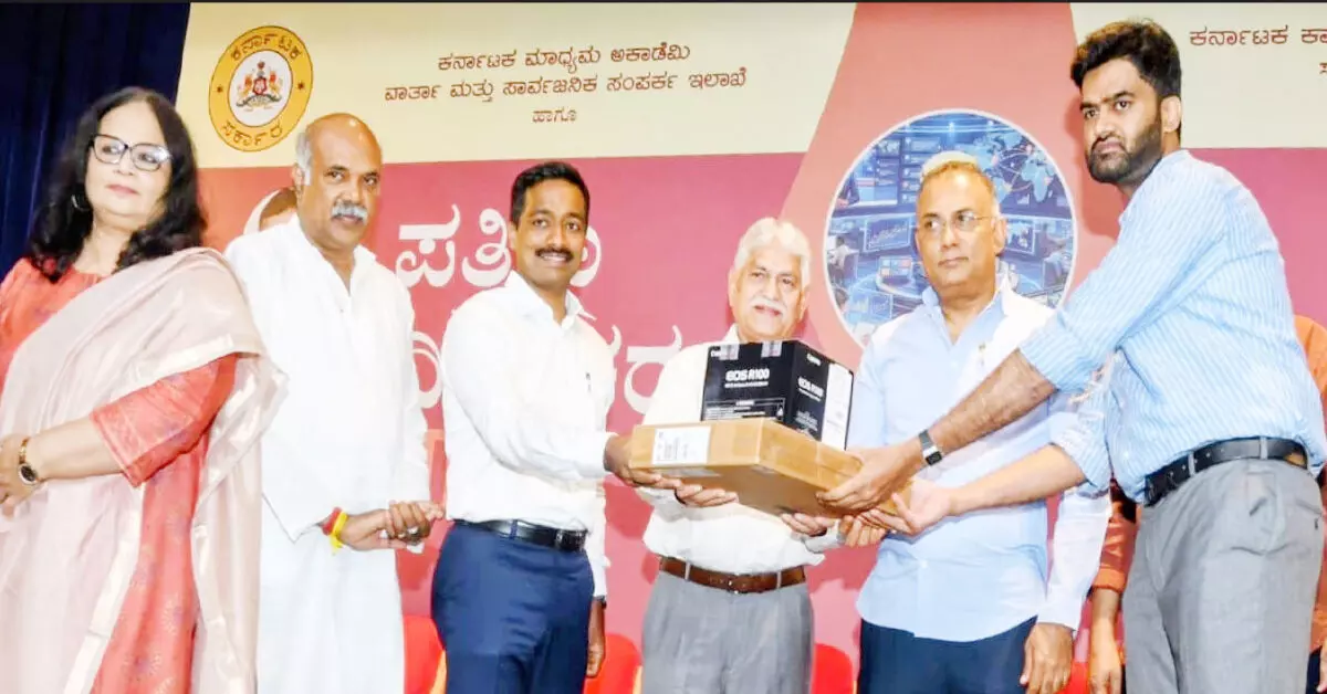 ಕಾರ್ಪೋರೇಟ್ ಹಿಡಿತಕ್ಕೆ ಸಿಲುಕಿ ಪತ್ರಿಕೋದ್ಯಮದ ಪಾರದರ್ಶಕತೆ ಕಣ್ಮರೆ : ದಿನೇಶ್ ಗುಂಡೂರಾವ್ ಕಾರ್ಪೋರೇಟ್ ಹಿಡಿತಕ್ಕೆ ಸಿಲುಕಿ ಪತ್ರಿಕೋದ್ಯಮದ ಪಾರದರ್ಶಕತೆ ಕಣ್ಮರೆ : ದಿನೇಶ್ ಗುಂಡೂರಾವ್