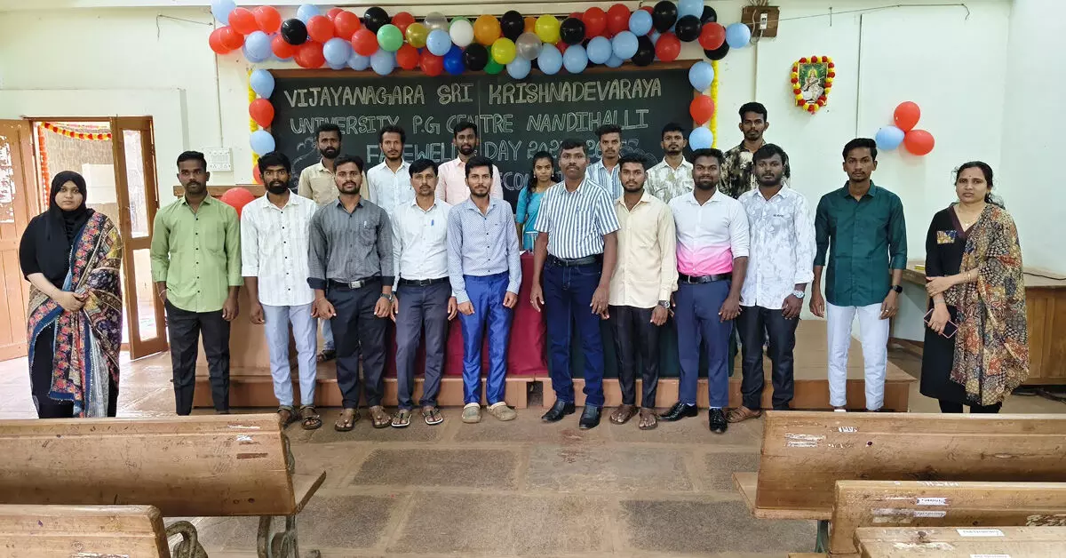 Ballari | ಅರ್ಥ ಸಂಭ್ರಮ–2026: ವಿದ್ಯಾರ್ಥಿಗಳಿಗೆ ಬೀಳ್ಕೊಡುಗೆ ಸಮಾರಂಭ Ballari | ಅರ್ಥ ಸಂಭ್ರಮ–2026: ವಿದ್ಯಾರ್ಥಿಗಳಿಗೆ ಬೀಳ್ಕೊಡುಗೆ ಸಮಾರಂಭ
