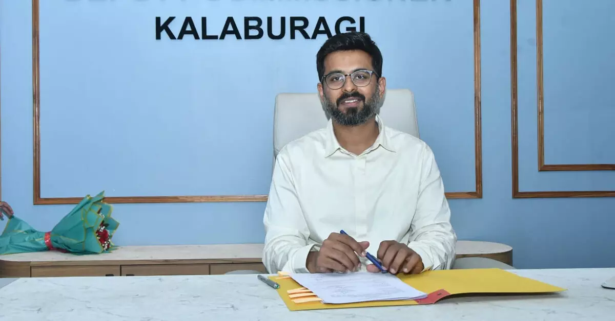 ಕಲಬುರಗಿಯಲ್ಲಿ ಶೇ.33 ಮತದಾರರಿಗೆ ಗಣತಿ ನಮೂನೆ ವಿತರಣೆ ಕಲಬುರಗಿಯಲ್ಲಿ ಶೇ.33 ಮತದಾರರಿಗೆ ಗಣತಿ ನಮೂನೆ ವಿತರಣೆ