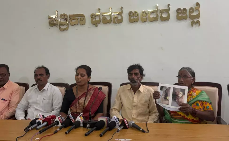 ಬೀದರ್ ಮೂಲದ ಯುವಕ ಹೈದರಾಬಾದ್ನಲ್ಲಿ ಅನುಮಾನಾಸ್ಪದ ಮೃತ್ಯು : ಪತ್ನಿ ವಿರುದ್ಧವೇ ಕೊಲೆ ಆರೋಪ ಬೀದರ್ ಮೂಲದ ಯುವಕ ಹೈದರಾಬಾದ್ನಲ್ಲಿ ಅನುಮಾನಾಸ್ಪದ ಮೃತ್ಯು : ಪತ್ನಿ ವಿರುದ್ಧವೇ ಕೊಲೆ ಆರೋಪ
