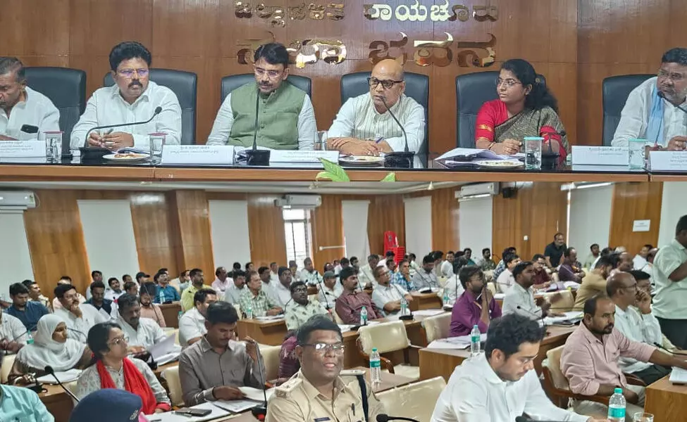 ರಾಯಚೂರು | ಪ್ರಕೃತಿ ವಿಕೋಪ ನಿರ್ವಹಣೆಯ ಮೇಲುಸ್ತುವಾರಿ ಸಭೆ ರಾಯಚೂರು | ಪ್ರಕೃತಿ ವಿಕೋಪ ನಿರ್ವಹಣೆಯ ಮೇಲುಸ್ತುವಾರಿ ಸಭೆ