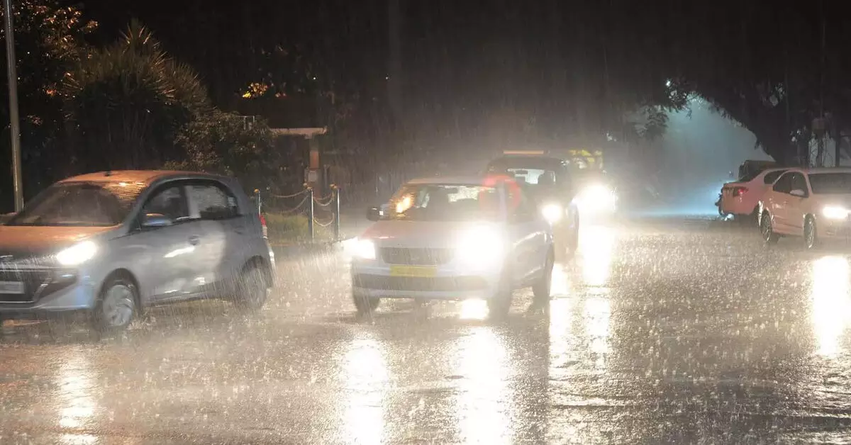 ಗಾಳಿ-ಮಳೆ : ಕುಂದಾಪುರದಲ್ಲಿ ಎರಡು ಮನೆಗಳಿಗೆ ಹಾನಿ ಗಾಳಿ-ಮಳೆ : ಕುಂದಾಪುರದಲ್ಲಿ ಎರಡು ಮನೆಗಳಿಗೆ ಹಾನಿ