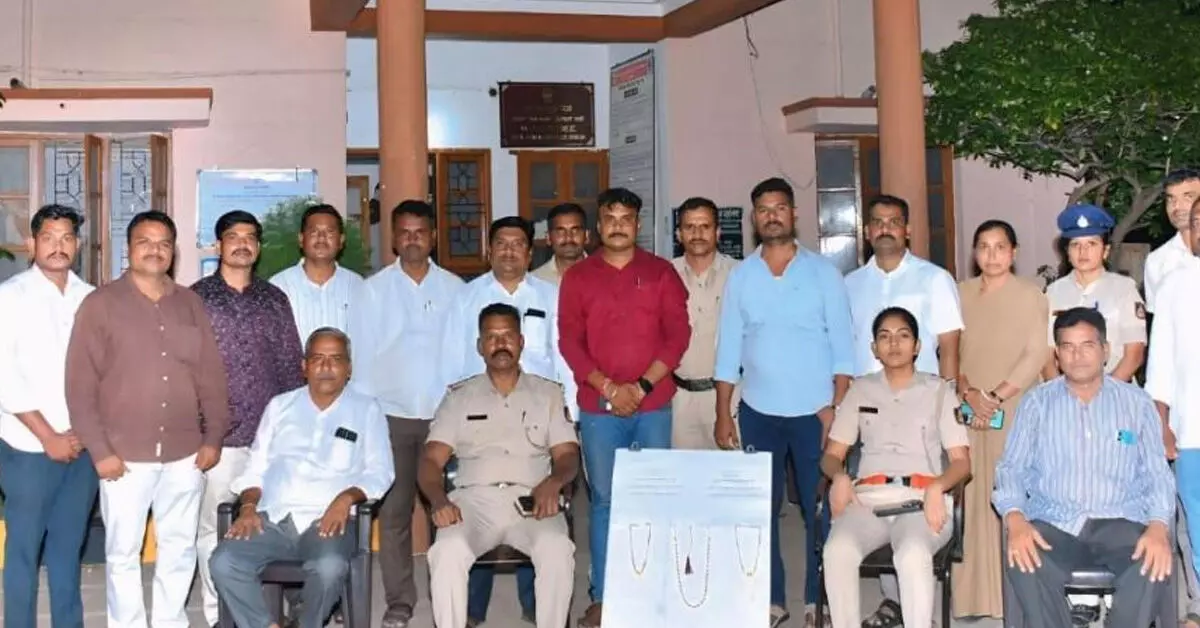 Afzalpur | ಎರಡು ಪ್ರತ್ಯೇಕ ಸರಗಳ್ಳತನ ಪ್ರಕರಣ : ಮೂವರು ಅಂತರರಾಜ್ಯ ಕಳ್ಳರ ಬಂಧನ, 40 ಗ್ರಾಂ ಚಿನ್ನಾಭರಣ ವಶ Afzalpur | ಎರಡು ಪ್ರತ್ಯೇಕ ಸರಗಳ್ಳತನ ಪ್ರಕರಣ : ಮೂವರು ಅಂತರರಾಜ್ಯ ಕಳ್ಳರ ಬಂಧನ, 40 ಗ್ರಾಂ ಚಿನ್ನಾಭರಣ ವಶ