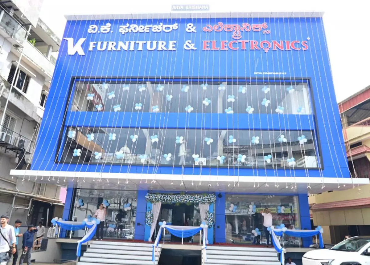 ಉಡುಪಿಯಲ್ಲಿ ವಿ.ಕೆ. ಫನೀರ್ಚರ್ ಆ್ಯಂಡ್ ಎಲೆಕ್ಟ್ರಾನಿಕ್ಸ್ ನೂತನ ಮಳಿಗೆ ಶುಭಾರಂಭ ಉಡುಪಿಯಲ್ಲಿ ವಿ.ಕೆ. ಫನೀರ್ಚರ್ ಆ್ಯಂಡ್ ಎಲೆಕ್ಟ್ರಾನಿಕ್ಸ್ ನೂತನ ಮಳಿಗೆ ಶುಭಾರಂಭ