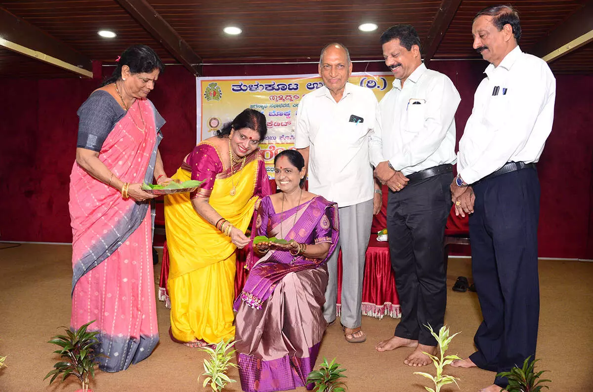 ತುಳುಕೂಟದಿಂದ ಮದರೆಂಗಿದ ರಂಗ್ ಕಾರ್ಯಕ್ರಮ ತುಳುಕೂಟದಿಂದ ಮದರೆಂಗಿದ ರಂಗ್ ಕಾರ್ಯಕ್ರಮ