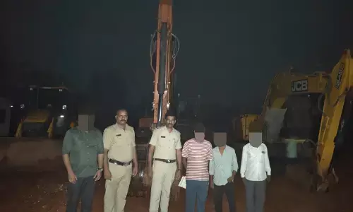 ವಿಟ್ಲ: ಅಕ್ರಮ ಮಣ್ಣು ಗಣಿಗಾರಿಕೆ ಸ್ಥಳಕ್ಕೆ ವಿಟ್ಲ ಪೊಲೀಸರಿಂದ ದಾಳಿ