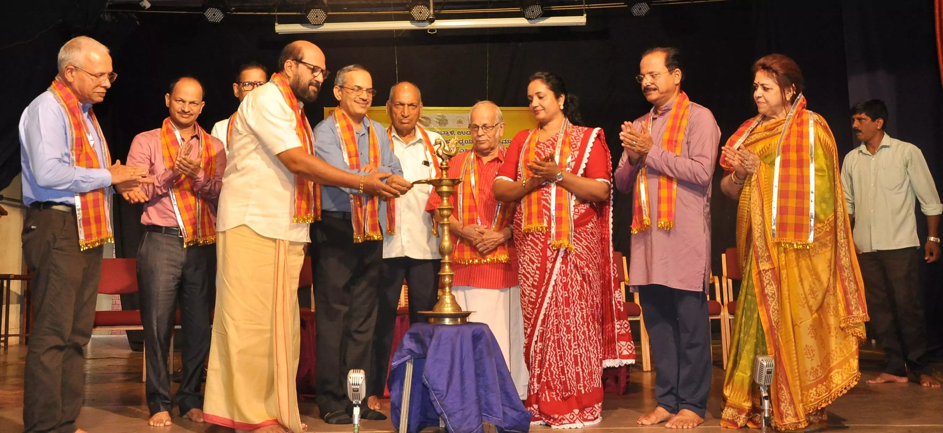 ದಾಖಲೀಕರಣದಿಂದ ಯಕ್ಷಗಾನದ ಮೂಲ ಸ್ವರೂಪ ಉಳಿಸಲು ಸಾಧ್ಯ: ಡಾ.ಸಭಾಹಿತ್ ದಾಖಲೀಕರಣದಿಂದ ಯಕ್ಷಗಾನದ ಮೂಲ ಸ್ವರೂಪ ಉಳಿಸಲು ಸಾಧ್ಯ: ಡಾ.ಸಭಾಹಿತ್