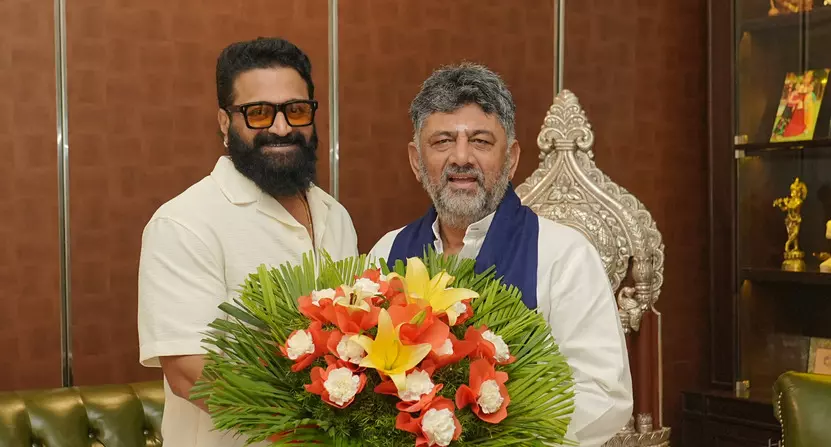 ಕರಾವಳಿ-ಮಲೆನಾಡು ಪ್ರವಾಸೋದ್ಯಮ: ಸಿಎಂ ಭೇಟಿಯಾದ ನಟ ರಿಷಬ್ ಶೆಟ್ಟಿ ಕರಾವಳಿ-ಮಲೆನಾಡು ಪ್ರವಾಸೋದ್ಯಮ: ಸಿಎಂ ಭೇಟಿಯಾದ ನಟ ರಿಷಬ್ ಶೆಟ್ಟಿ
