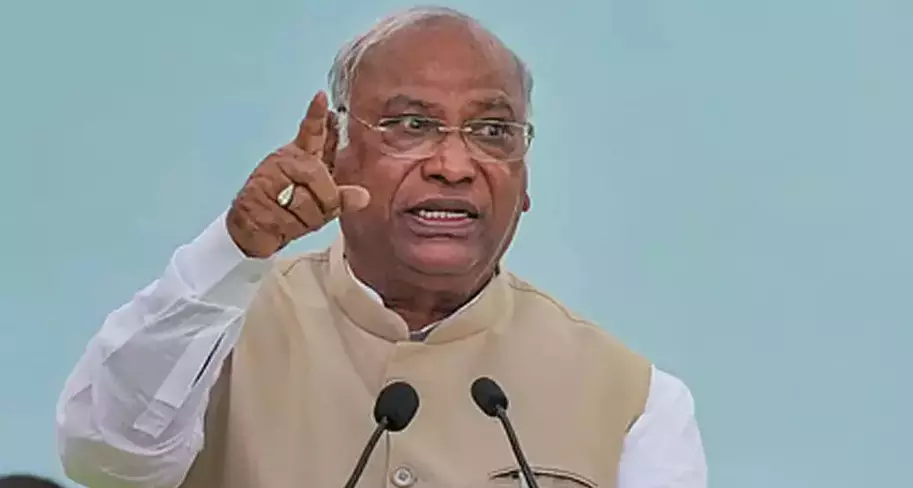 ರಾಮಮಂದಿರ ಲೂಟಿಗೆ ಬಿಜೆಪಿ-ಆರೆಸ್ಸೆಸ್ ಕಾರಣ : ಮಲ್ಲಿಕಾರ್ಜುನ ಖರ್ಗೆ ರಾಮಮಂದಿರ ಲೂಟಿಗೆ ಬಿಜೆಪಿ-ಆರೆಸ್ಸೆಸ್ ಕಾರಣ : ಮಲ್ಲಿಕಾರ್ಜುನ ಖರ್ಗೆ
