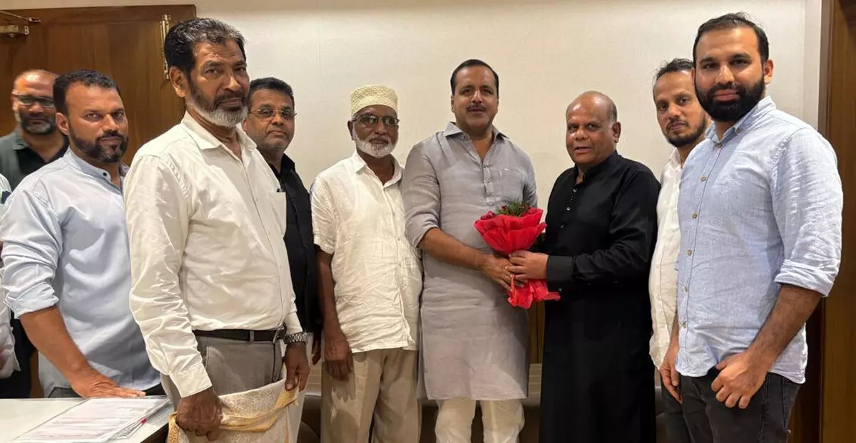 ಬ್ಯಾರೀಸ್ ವೆಲ್ಫೇರ್ ಫೋರಂ ಅಬುಧಾಬಿ ವತಿಯಿಂದ ಸಚಿವ ಯು.ಟಿ. ಖಾದರ್ರಿಗೆ ಅಭಿನಂದನೆ ಬ್ಯಾರೀಸ್ ವೆಲ್ಫೇರ್ ಫೋರಂ ಅಬುಧಾಬಿ ವತಿಯಿಂದ ಸಚಿವ ಯು.ಟಿ. ಖಾದರ್ರಿಗೆ ಅಭಿನಂದನೆ
