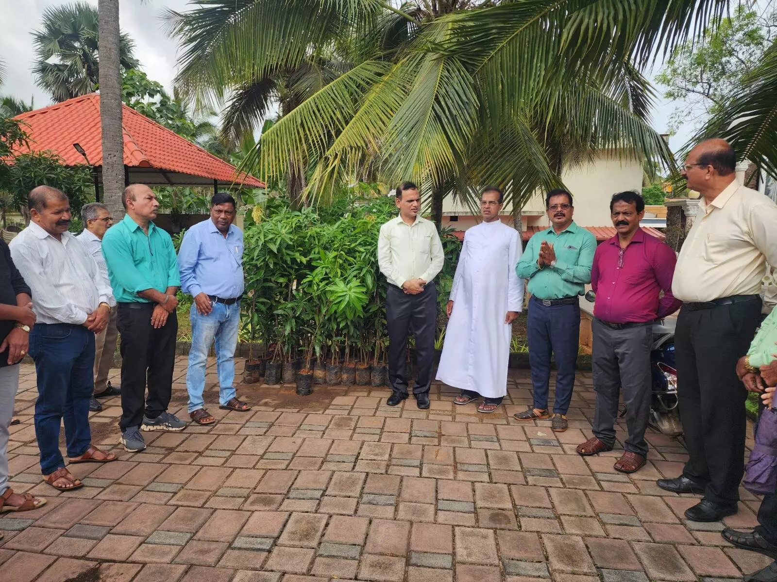 ತೊಟ್ಟಂ ಚರ್ಚ್ನಲ್ಲಿ ವನಮಹೋತ್ಸವ ಆಚರಣೆ: ಗಿಡಗಳ ವಿತರಣೆ ತೊಟ್ಟಂ ಚರ್ಚ್ನಲ್ಲಿ ವನಮಹೋತ್ಸವ ಆಚರಣೆ: ಗಿಡಗಳ ವಿತರಣೆ