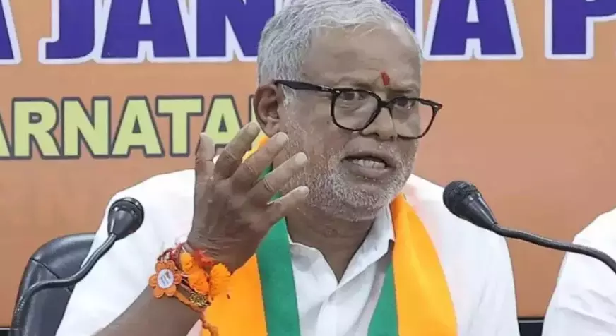 ಬಿಜೆಪಿ ಶಾಸಕ ಸುರೇಶ್ ಕುಮಾರ್ ಕಚೇರಿಗೆ ಮುತ್ತಿಗೆ ಹಾಕಲು ‘ಕೈ’ ಕಾರ್ಯಕರ್ತರ ಯತ್ನ ಬಿಜೆಪಿ ಶಾಸಕ ಸುರೇಶ್ ಕುಮಾರ್ ಕಚೇರಿಗೆ ಮುತ್ತಿಗೆ ಹಾಕಲು ‘ಕೈ’ ಕಾರ್ಯಕರ್ತರ ಯತ್ನ