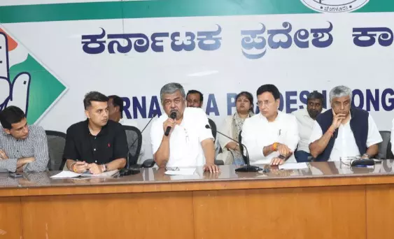 ಪ್ರಹ್ಲಾದ್ ಜೋಶಿ, ಕುಮಾರಸ್ವಾಮಿಯವರನ್ನು ಹರಕೆ ಕುರಿ ಮಾಡುತ್ತಿದ್ದಾರೆ : ಬಿ.ಕೆ.ಹರಿಪ್ರಸಾದ್ ಪ್ರಹ್ಲಾದ್ ಜೋಶಿ, ಕುಮಾರಸ್ವಾಮಿಯವರನ್ನು ಹರಕೆ ಕುರಿ ಮಾಡುತ್ತಿದ್ದಾರೆ : ಬಿ.ಕೆ.ಹರಿಪ್ರಸಾದ್