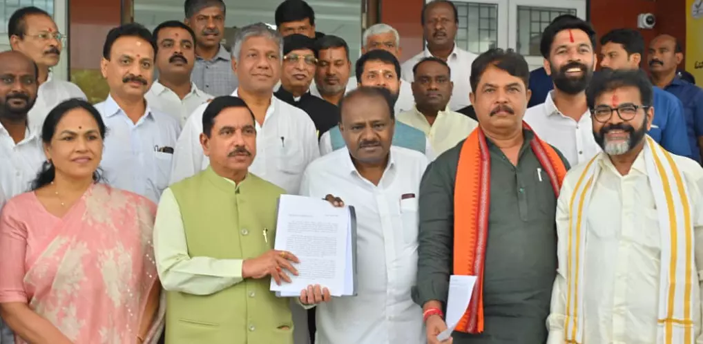 ‘ಎಸ್ಐಆರ್’ ರಾಜ್ಯದಲ್ಲಿ ಈವರೆಗೆ ನಡೆದ ಪ್ರಕ್ರಿಯೆ ರದ್ದುಗೊಳಿಸಿ: ಬಿಜೆಪಿ-ಜೆಡಿಎಸ್ ನಿಯೋಗ ಒತ್ತಾಯ ‘ಎಸ್ಐಆರ್’ ರಾಜ್ಯದಲ್ಲಿ ಈವರೆಗೆ ನಡೆದ ಪ್ರಕ್ರಿಯೆ ರದ್ದುಗೊಳಿಸಿ: ಬಿಜೆಪಿ-ಜೆಡಿಎಸ್ ನಿಯೋಗ ಒತ್ತಾಯ