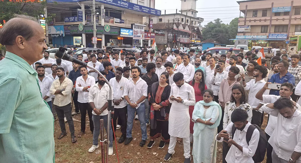 ನೀಟ್ ಪ್ರಶ್ನೆ ಪತ್ರಿಕೆ ಸೋರಿಕೆಗೆ ಆರ್ಎಸ್ಎಸ್ ಕಾರಣ: ಎಂ.ಜಿ.ಹೆಗಡೆ ಆರೋಪ ನೀಟ್ ಪ್ರಶ್ನೆ ಪತ್ರಿಕೆ ಸೋರಿಕೆಗೆ ಆರ್ಎಸ್ಎಸ್ ಕಾರಣ: ಎಂ.ಜಿ.ಹೆಗಡೆ ಆರೋಪ