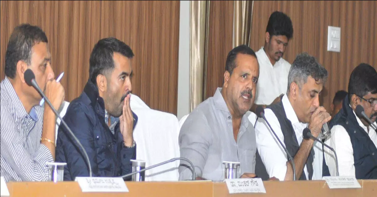ಪ್ರಾಕೃತಿಕ ವಿಕೋಪ ಎದುರಿಸಲು ಸಜ್ಜಾಗಿ : ಯು.ಟಿ.ಖಾದರ್ ಪ್ರಾಕೃತಿಕ ವಿಕೋಪ ಎದುರಿಸಲು ಸಜ್ಜಾಗಿ : ಯು.ಟಿ.ಖಾದರ್