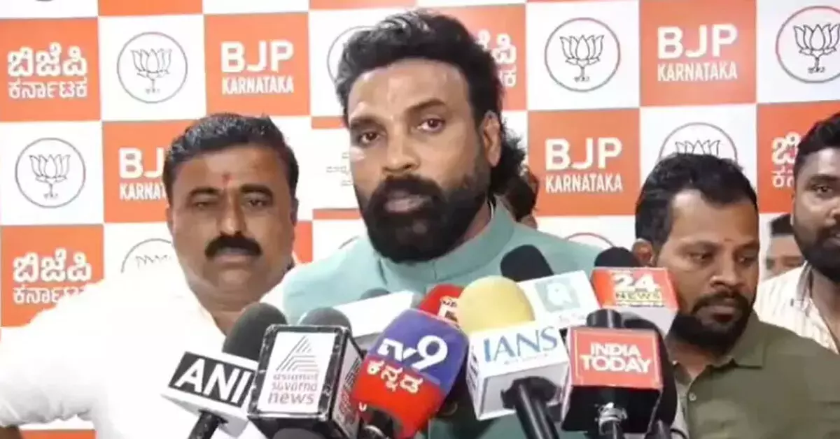 ಕಾಂಗ್ರೆಸ್ ದೇವರಾಜ ಅರಸುಗೆ ಮೋಸ ಮಾಡಿದಂತೆ ಸಿದ್ದರಾಮಯ್ಯರಿಗೂ ಮೋಸ ಮಾಡಿದೆ : ಬಿ.ಶ್ರೀರಾಮುಲು ಕಾಂಗ್ರೆಸ್ ದೇವರಾಜ ಅರಸುಗೆ ಮೋಸ ಮಾಡಿದಂತೆ ಸಿದ್ದರಾಮಯ್ಯರಿಗೂ ಮೋಸ ಮಾಡಿದೆ : ಬಿ.ಶ್ರೀರಾಮುಲು