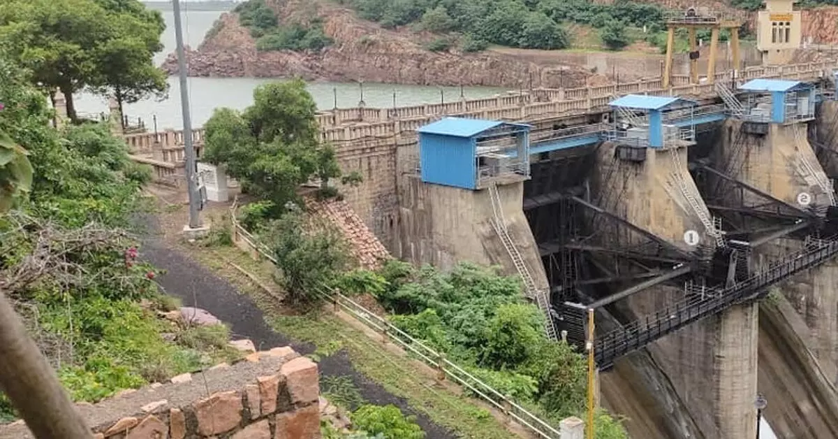 ಖಾನಾಪುರ ಘಟ್ಟದಲ್ಲಿ ಧಾರಾಕಾರ ಮಳೆ: ಮಲಪ್ರಭಾ ಒಳಹರಿವು ಹೆಚ್ಚಳ ಖಾನಾಪುರ ಘಟ್ಟದಲ್ಲಿ ಧಾರಾಕಾರ ಮಳೆ: ಮಲಪ್ರಭಾ ಒಳಹರಿವು ಹೆಚ್ಚಳ