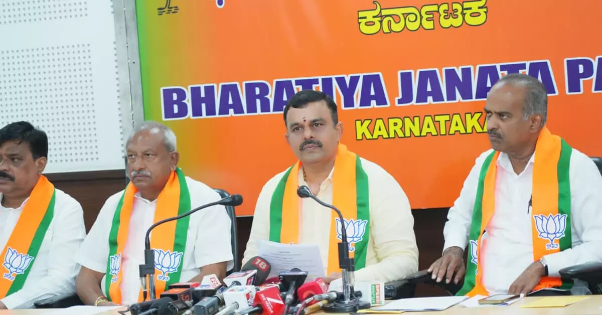 ‘ಸಾಮಾಜಿಕ-ಶೈಕ್ಷಣಿಕ ಸಮೀಕ್ಷೆ’ ವರದಿ ಅಧಿವೇಶನದಲ್ಲಿ ಮಂಡಿಸಿ : ಸುನಿಲ್ ಕುಮಾರ್ ಆಗ್ರಹ ‘ಸಾಮಾಜಿಕ-ಶೈಕ್ಷಣಿಕ ಸಮೀಕ್ಷೆ’ ವರದಿ ಅಧಿವೇಶನದಲ್ಲಿ ಮಂಡಿಸಿ : ಸುನಿಲ್ ಕುಮಾರ್ ಆಗ್ರಹ