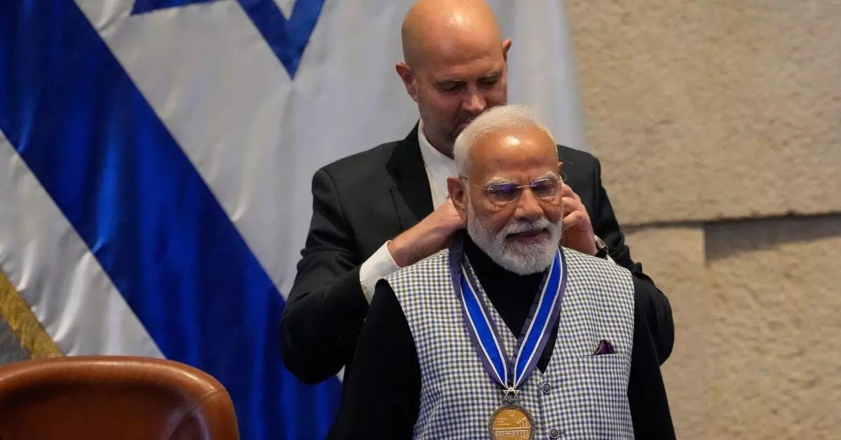 ಪ್ರಧಾನಿ ಮೋದಿಗೆ ವಿದೇಶಿ ಪ್ರಶಸ್ತಿಗಳ ಸುರಿಮಳೆ: ಮನ್ನಣೆಯೇ ? ಪ್ರಚಾರವೇ ? ಪ್ರಧಾನಿ ಮೋದಿಗೆ ವಿದೇಶಿ ಪ್ರಶಸ್ತಿಗಳ ಸುರಿಮಳೆ: ಮನ್ನಣೆಯೇ ? ಪ್ರಚಾರವೇ ?