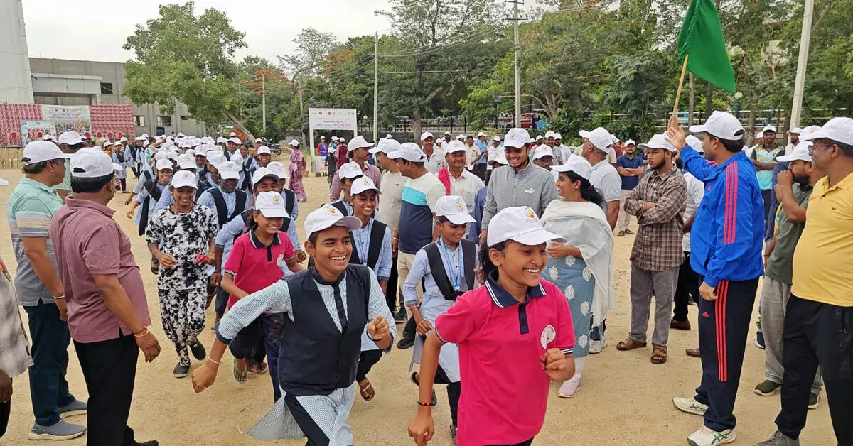 ಎಸ್ಐಆರ್ ಜಾಗೃತಿಗೆ ರಾಯಚೂರಿನಲ್ಲಿ ಮ್ಯಾರಥಾನ್–ಸೈಕ್ಲೋಥಾನ್ ಎಸ್ಐಆರ್ ಜಾಗೃತಿಗೆ ರಾಯಚೂರಿನಲ್ಲಿ ಮ್ಯಾರಥಾನ್–ಸೈಕ್ಲೋಥಾನ್