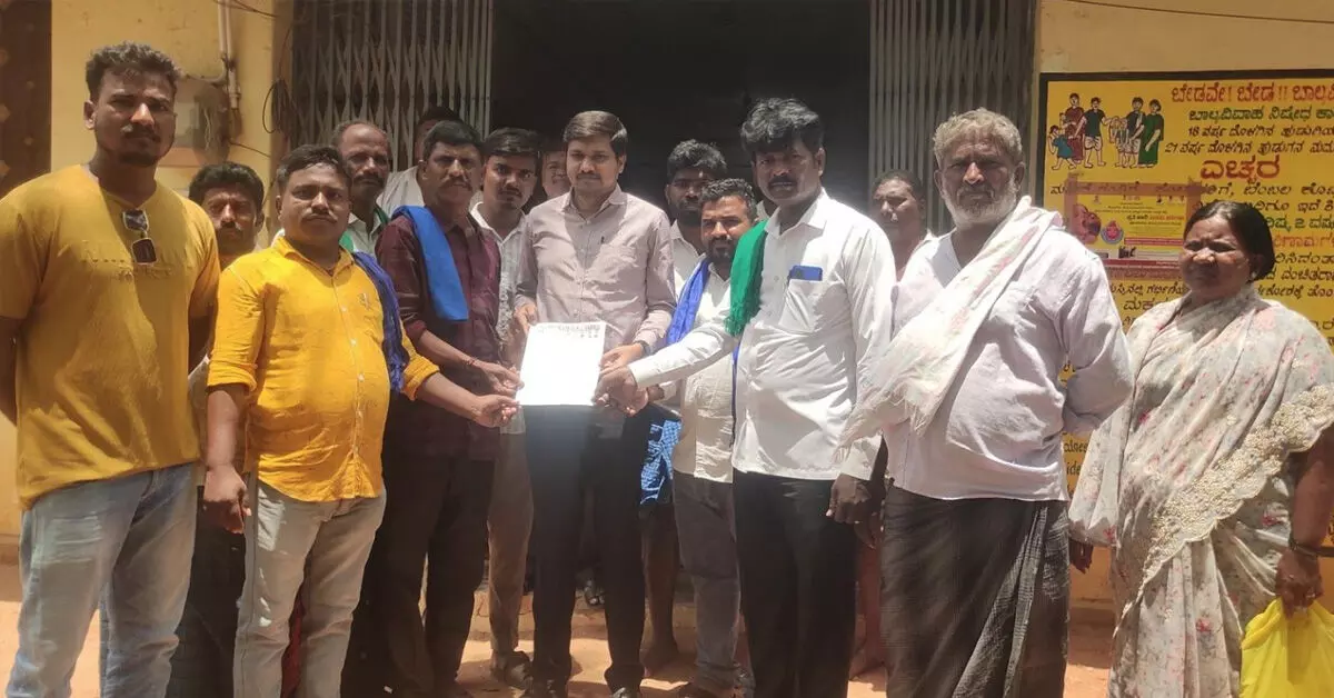ಕಂಪ್ಲಿ | ಹೆಚ್ಚುವರಿ ಡಾಟಾ ಎಂಟ್ರಿ ಆಪರೇಟರ್ ನೇಮಕಕ್ಕೆ ಭೀಮ್ ಆರ್ಮಿ ಆಗ್ರಹ ಕಂಪ್ಲಿ | ಹೆಚ್ಚುವರಿ ಡಾಟಾ ಎಂಟ್ರಿ ಆಪರೇಟರ್ ನೇಮಕಕ್ಕೆ ಭೀಮ್ ಆರ್ಮಿ ಆಗ್ರಹ