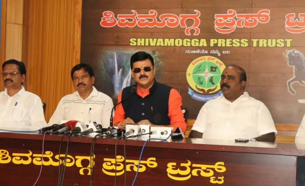 ಕೆ.ಎಸ್.ಈಶ್ವರಪ್ಪ ಅವರು ಬಿಜೆಪಿಗೆ ಸೇರುವ ಕಥೆ ಮುಗಿದಿದೆ : ಬೇಳೂರು ಗೋಪಾಲಕೃಷ್ಣ ವ್ಯಂಗ್ಯ ಕೆ.ಎಸ್.ಈಶ್ವರಪ್ಪ ಅವರು ಬಿಜೆಪಿಗೆ ಸೇರುವ ಕಥೆ ಮುಗಿದಿದೆ : ಬೇಳೂರು ಗೋಪಾಲಕೃಷ್ಣ ವ್ಯಂಗ್ಯ