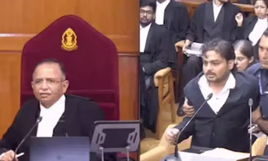 ಸುಪ್ರೀಂಕೋರ್ಟ್‌ನಲ್ಲಿ ನ್ಯಾಯಾಧೀಶರ ಮುಂದೆ ದಾಖಲೆಗಳನ್ನು ಹರಿದು, ನಿಂದನೆ : ಅರ್ಜಿದಾರನನ್ನು ನ್ಯಾಯಾಲಯದಿಂದ ಹೊರಹಾಕಿದ ಭದ್ರತಾ ಸಿಬ್ಬಂದಿ