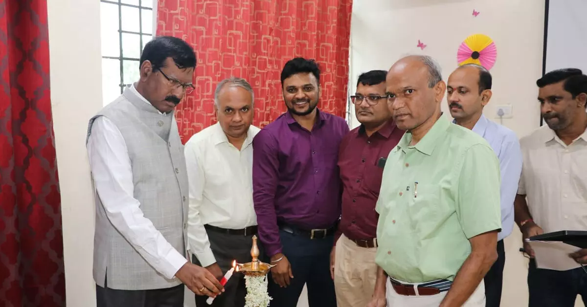 Kalaburagi | ಸಂಶೋಧನಾ ಮೂಲಸೌಕರ್ಯ ಬಳಸಿಕೊಂಡು ಕೌಶಲ್ಯ ವೃದ್ಧಿಸಿಕೊಳ್ಳಿ : ಪ್ರೊ.ಬಟ್ಟು ಸತ್ಯನಾರಾಯಣ Kalaburagi | ಸಂಶೋಧನಾ ಮೂಲಸೌಕರ್ಯ ಬಳಸಿಕೊಂಡು ಕೌಶಲ್ಯ ವೃದ್ಧಿಸಿಕೊಳ್ಳಿ : ಪ್ರೊ.ಬಟ್ಟು ಸತ್ಯನಾರಾಯಣ