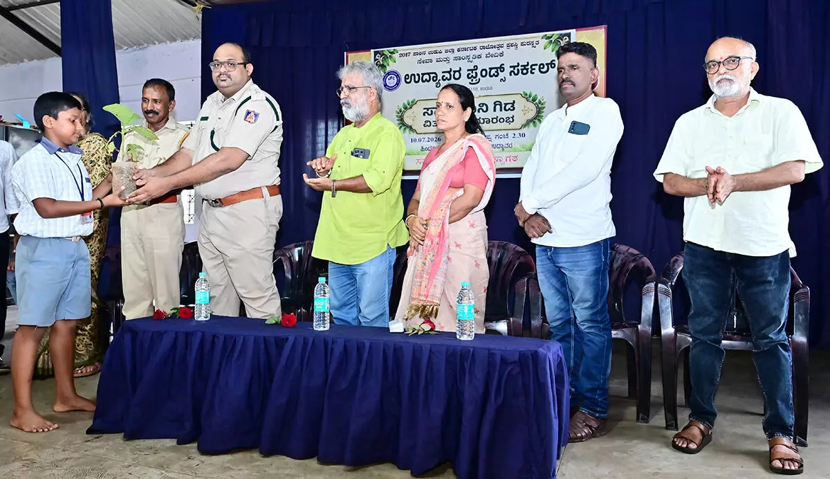 ನಮ್ಮನ್ನು ಉಳಿಸಿಕೊಳ್ಳಲು ಗಿಡಗಳನ್ನು ಬೆಳೆಸೋಣ: ಕೇಶವ ಪೂಜಾರಿ ನಮ್ಮನ್ನು ಉಳಿಸಿಕೊಳ್ಳಲು ಗಿಡಗಳನ್ನು ಬೆಳೆಸೋಣ: ಕೇಶವ ಪೂಜಾರಿ