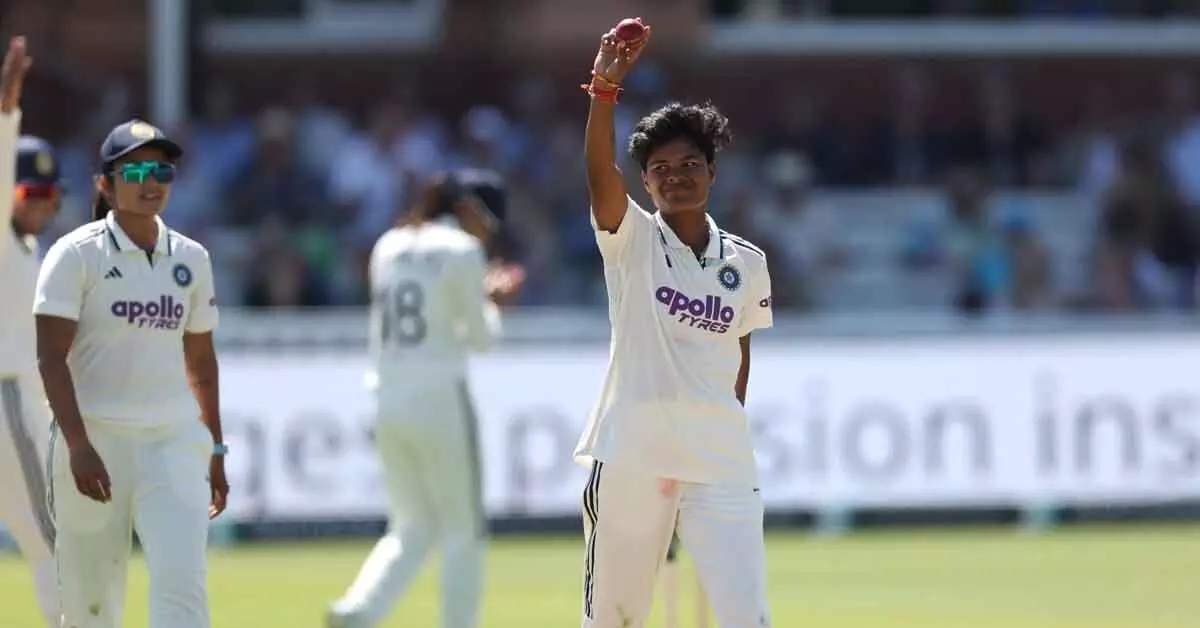 Lords Test | ಭಾರತದ ಮಹಿಳಾ ತಂಡದ ಮೇಲುಗೈ; ಕ್ರಾಂತಿ ಗೌಡ್ ಗೆ 5 ವಿಕೆಟ್ ಗಳ ಐತಿಹಾಸಿಕ ಸಾಧನೆ Lords Test | ಭಾರತದ ಮಹಿಳಾ ತಂಡದ ಮೇಲುಗೈ; ಕ್ರಾಂತಿ ಗೌಡ್ ಗೆ 5 ವಿಕೆಟ್ ಗಳ ಐತಿಹಾಸಿಕ ಸಾಧನೆ