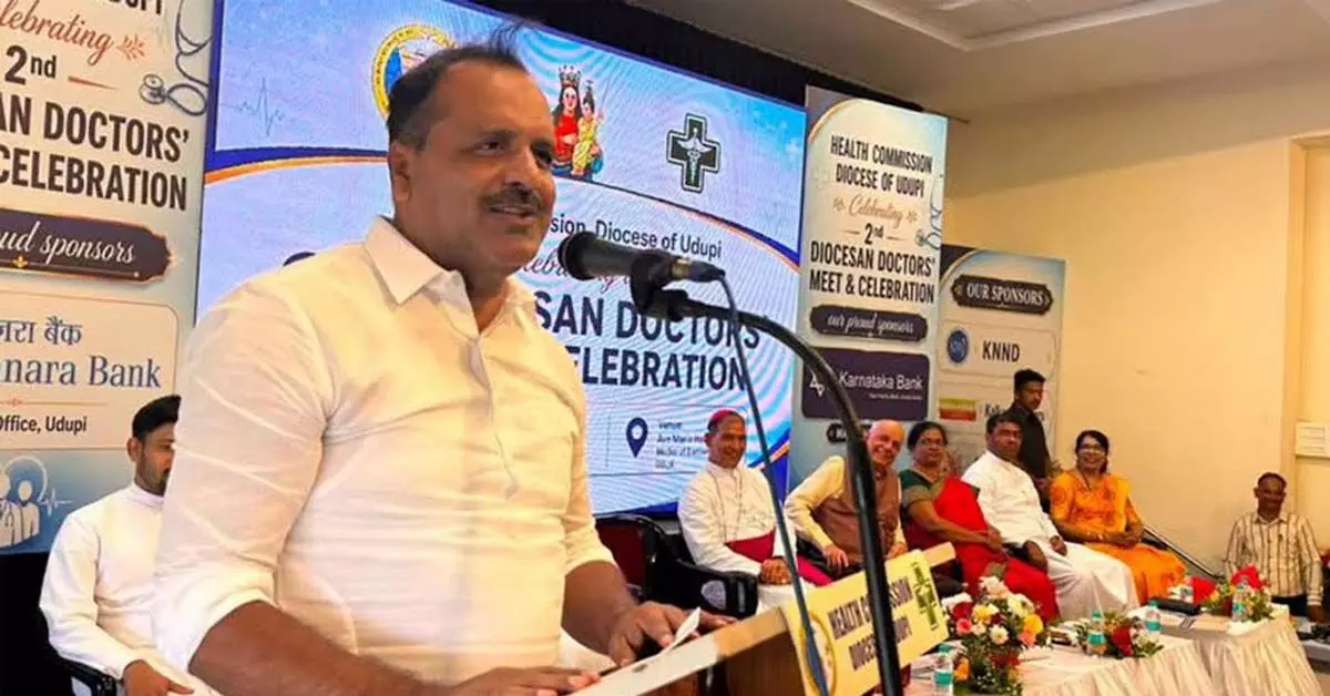 ಆರೋಗ್ಯವಂತ ಸಮಾಜ ನಿರ್ಮಾಣದಲ್ಲಿ ವೈದ್ಯರ ಪಾತ್ರ ಅಮೂಲ್ಯ: ಸಚಿವ ಯು.ಟಿ.ಖಾದರ್ ಆರೋಗ್ಯವಂತ ಸಮಾಜ ನಿರ್ಮಾಣದಲ್ಲಿ ವೈದ್ಯರ ಪಾತ್ರ ಅಮೂಲ್ಯ: ಸಚಿವ ಯು.ಟಿ.ಖಾದರ್