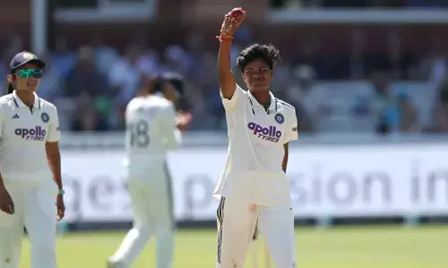 Lords Test | ಭಾರತದ ಮಹಿಳಾ ತಂಡದ ಮೇಲುಗೈ; ಕ್ರಾಂತಿ ಗೌಡ್‌ ಗೆ 5 ವಿಕೆಟ್‌ ಗಳ ಐತಿಹಾಸಿಕ ಸಾಧನೆ