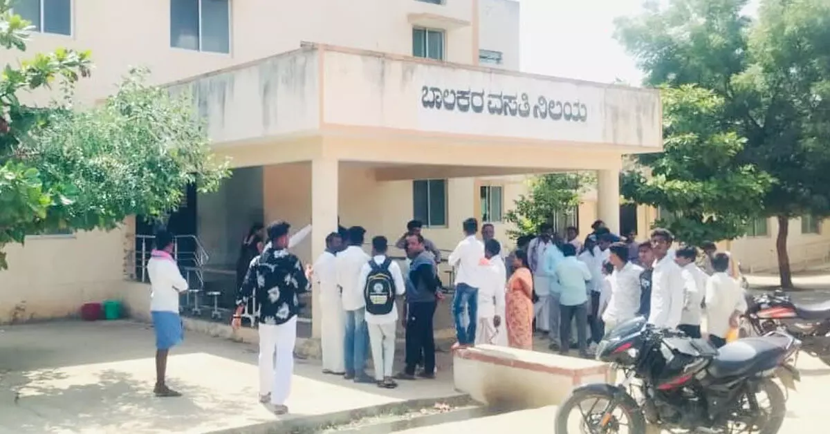 Koppal | ‘ಮತ ಹಾಕಲಿಲ್ಲ’ ಎಂಬ ಕಾರಣಕ್ಕೆ 10ನೇ ತರಗತಿ ವಿದ್ಯಾರ್ಥಿಗಳಿಂದ ಹಲ್ಲೆ : ಆರೋಪ Koppal | ‘ಮತ ಹಾಕಲಿಲ್ಲ’ ಎಂಬ ಕಾರಣಕ್ಕೆ 10ನೇ ತರಗತಿ ವಿದ್ಯಾರ್ಥಿಗಳಿಂದ ಹಲ್ಲೆ : ಆರೋಪ