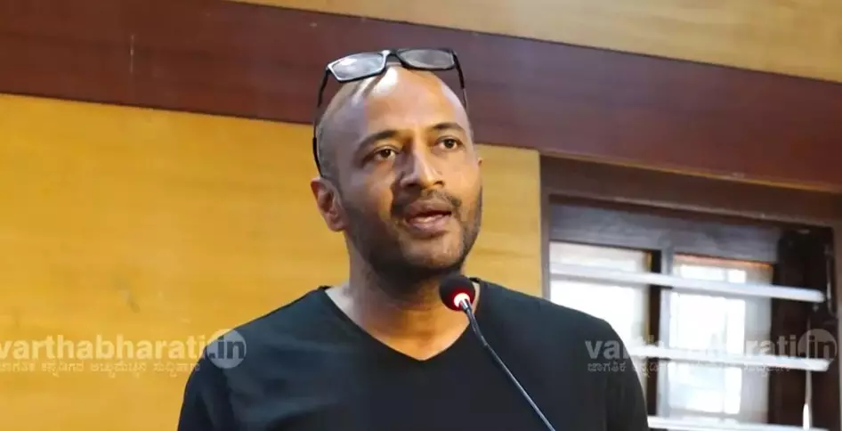 ನಾನು ಜನರ ಬಗ್ಗೆ ಮಾತನಾಡುತ್ತಿದ್ದೇನೆ : ಸೋನಮ್ ವಾಂಗ್ಚುಕ್ ಅವರ ಉಪವಾಸ ಮುಷ್ಕರದ ಪೋಸ್ಟರ್ ಹಂಚಿಕೊಂಡು ನಟ ಕಿಶೋರ್ ಕುಮಾರ್ ಹೇಳಿದ್ದೇನು? ನಾನು ಜನರ ಬಗ್ಗೆ ಮಾತನಾಡುತ್ತಿದ್ದೇನೆ : ಸೋನಮ್ ವಾಂಗ್ಚುಕ್ ಅವರ ಉಪವಾಸ ಮುಷ್ಕರದ ಪೋಸ್ಟರ್ ಹಂಚಿಕೊಂಡು ನಟ ಕಿಶೋರ್ ಕುಮಾರ್ ಹೇಳಿದ್ದೇನು?