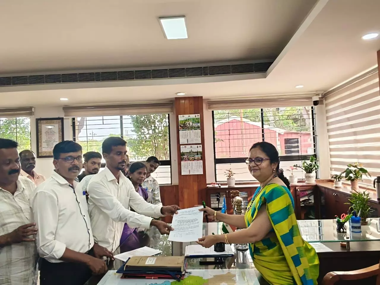 ಭೂಹೀನ ಕೊರಗರಿಗೆ ಭೂಮಿ ನೀಡಲು ಆಗ್ರಹಿಸಿ ಧರಣಿ| ಶೀಘ್ರವೇ ಸಭೆ ಕರೆದು ಅಂತಿಮ ನಿರ್ಧಾರ: ಉಡುಪಿ ಡಿಸಿ ಭರವಸೆ ಭೂಹೀನ ಕೊರಗರಿಗೆ ಭೂಮಿ ನೀಡಲು ಆಗ್ರಹಿಸಿ ಧರಣಿ| ಶೀಘ್ರವೇ ಸಭೆ ಕರೆದು ಅಂತಿಮ ನಿರ್ಧಾರ: ಉಡುಪಿ ಡಿಸಿ ಭರವಸೆ