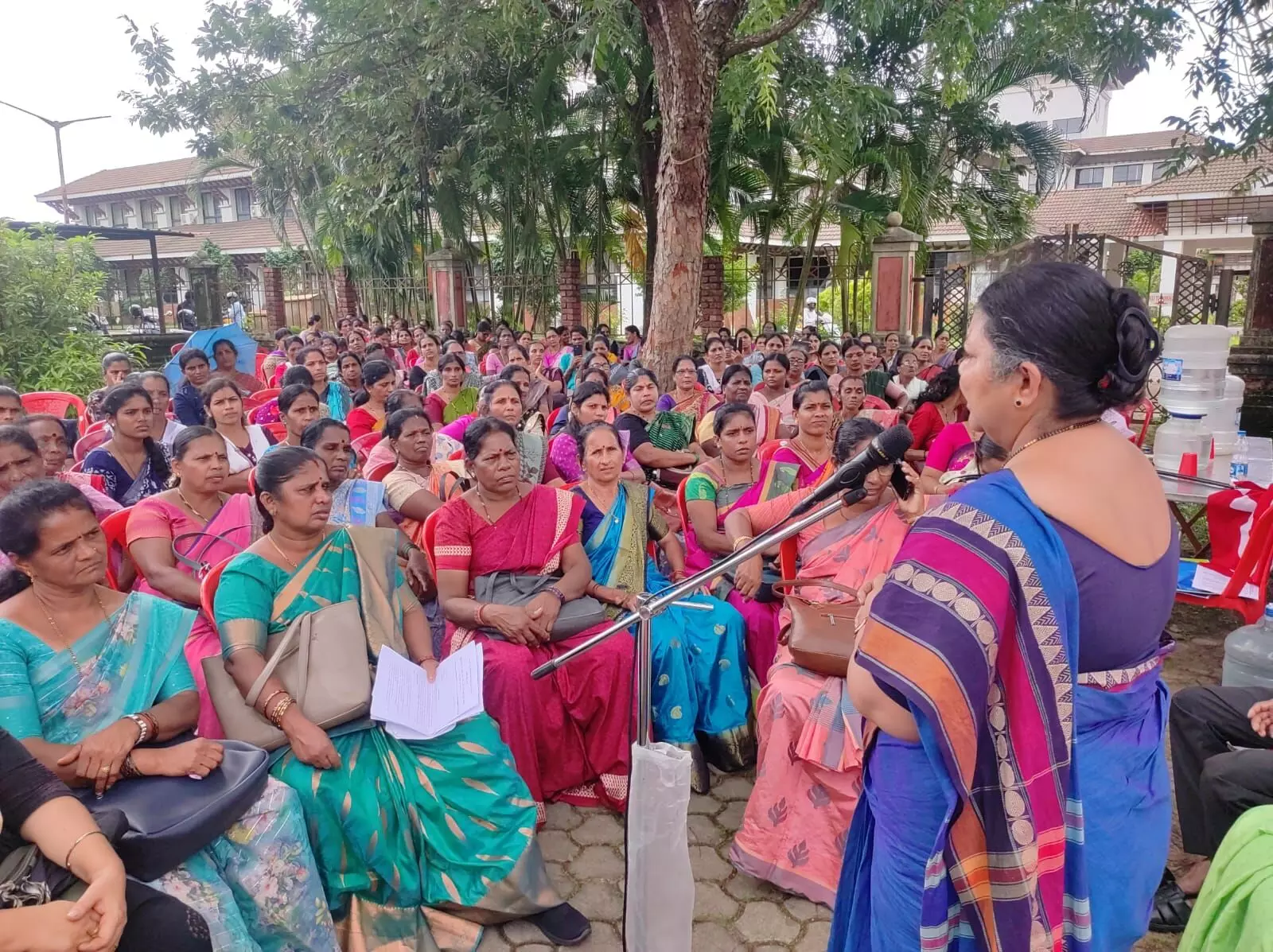 ಸ್ಕೀಮ್ ನೌಕರರಿಂದ ಉಡುಪಿ ಡಿಸಿ ಕಚೇರಿ ಎದುರು ಕರಾಳ ದಿನಾಚರಣೆ ಸ್ಕೀಮ್ ನೌಕರರಿಂದ ಉಡುಪಿ ಡಿಸಿ ಕಚೇರಿ ಎದುರು ಕರಾಳ ದಿನಾಚರಣೆ