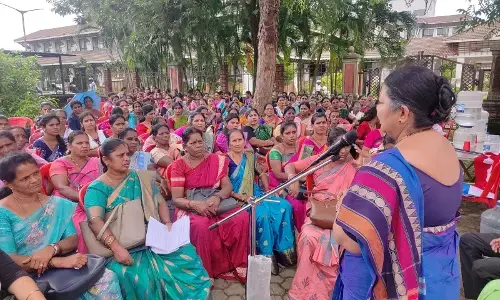 ಸ್ಕೀಮ್ ನೌಕರರಿಂದ ಉಡುಪಿ ಡಿಸಿ ಕಚೇರಿ ಎದುರು ಕರಾಳ ದಿನಾಚರಣೆ